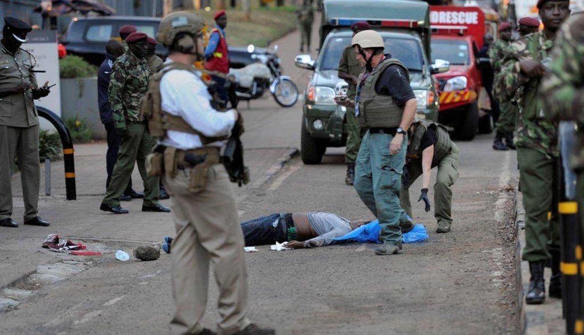 اطلاق نار امام السفارة الاميركية في نيروبي: الشرطة تقتل رجلا طعن شرطيا