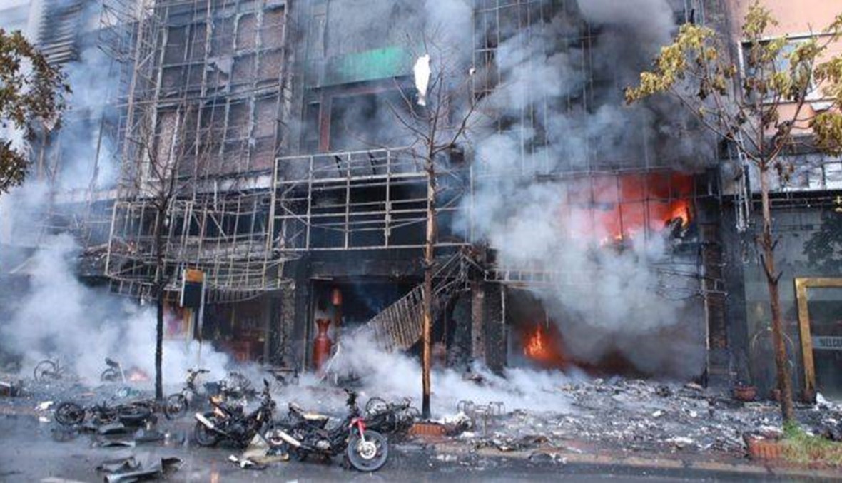 13 قتيلا في حريق داخل حانة لهواة الغناء في هانوي