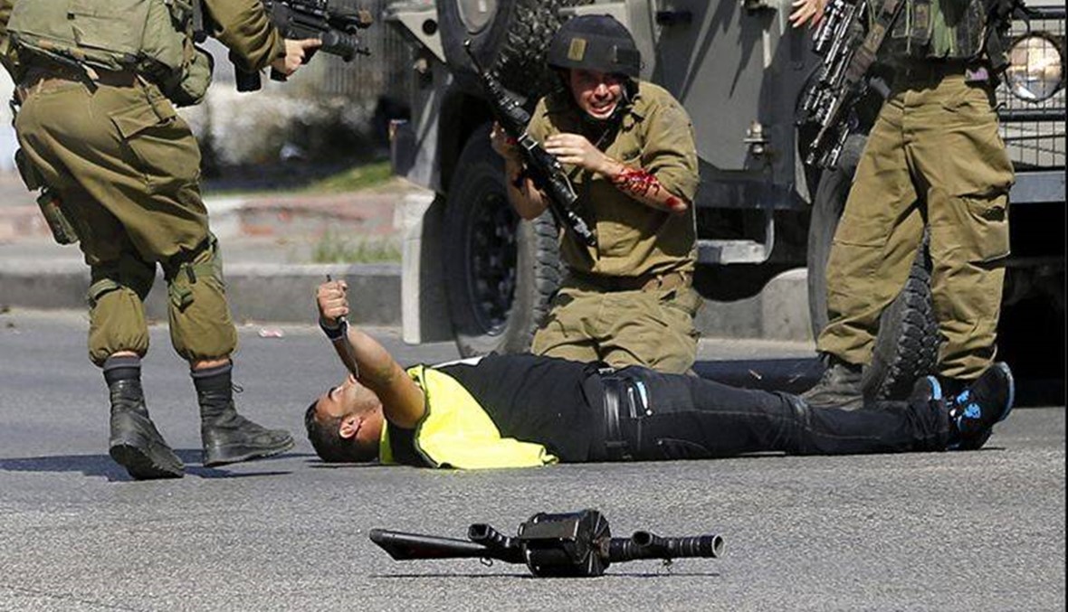 "سار في الممر المخصص للسيارات"... مقتل فلسطيني يحمل سكيناً على معبر قلنديا