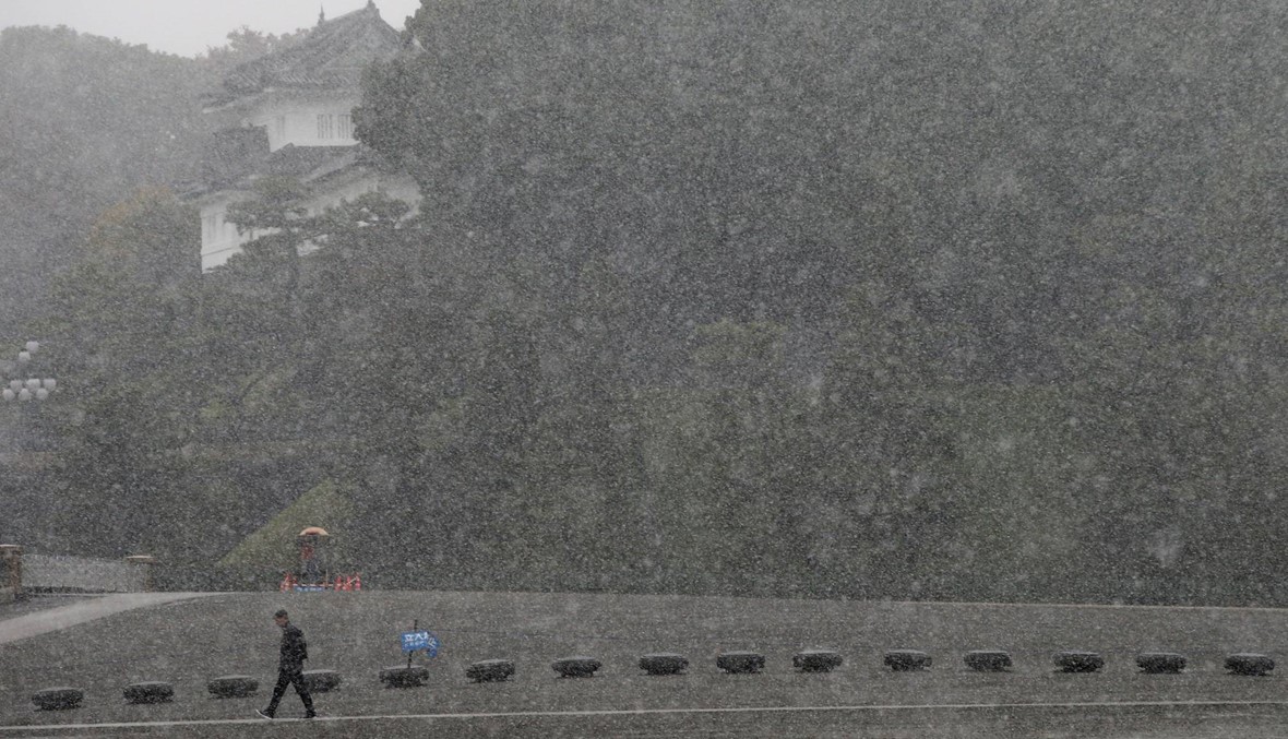 بالصور- "الحرارة دون الصفر"... أول تساقط للثلوج على طوكيو في ت 2 منذ 54 عاماً