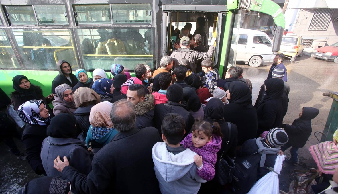 أولى رحلات الباصات إلى شرق حلب... "جلسنا فوق بعضنا كما في علبة سردين مكبوسة"