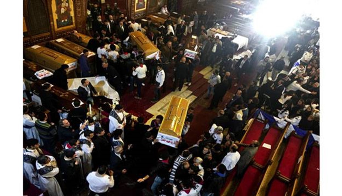 الأقباط شيّعوا ضحايا تفجير الكنيسة البطرسية السيسي: العملية انتحاريّة وتوقيف أربعة