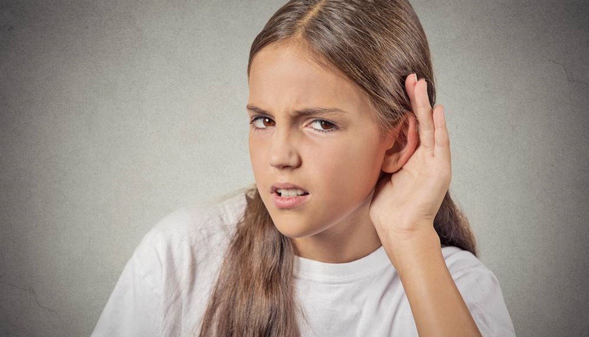 هل تعاني من مشاكل في السمع... قد لا يكون السبب أذناك!