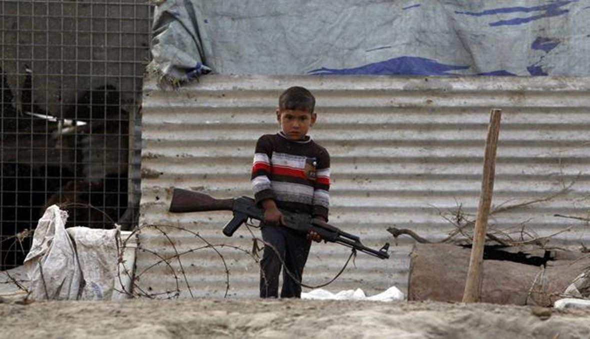 اطفال اكراد وايزيديون يقاتلون: تجنيد بالقوة وخطف "واساءات بالغة"