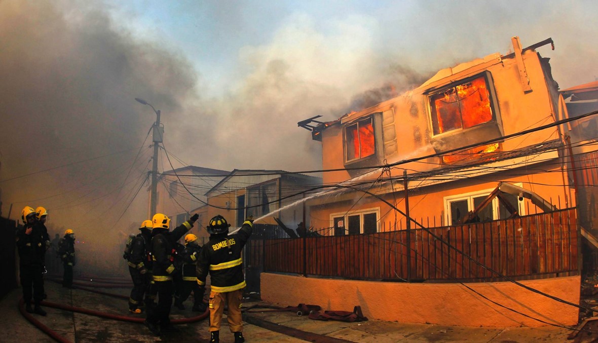 حريق غابات ضخم في تشيلي: احتراق نحو مئة منزل وإصابة 19 شخصاً