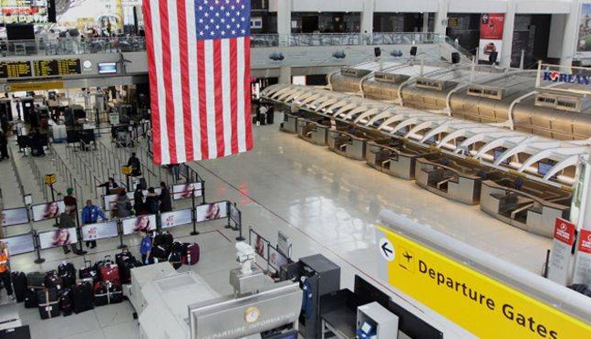 لماذا علق آلاف المسافرين في المطارات الأميركية؟