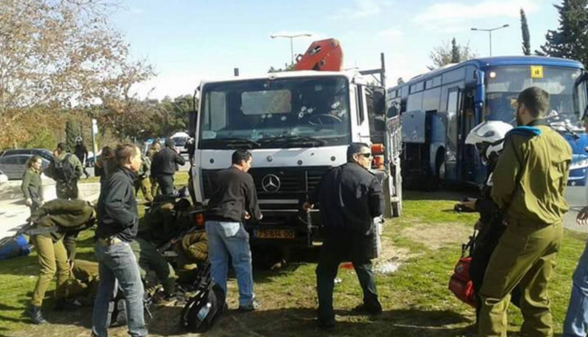 فلسطيني يدهس بشاحنة جنودا اسرائيليين في القدس: 4 قتلى و15 جريحا