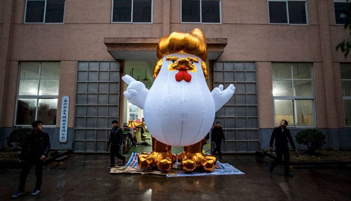 تمثال دجاجة على هيئة ترامب يلقى رواجاً في الصين