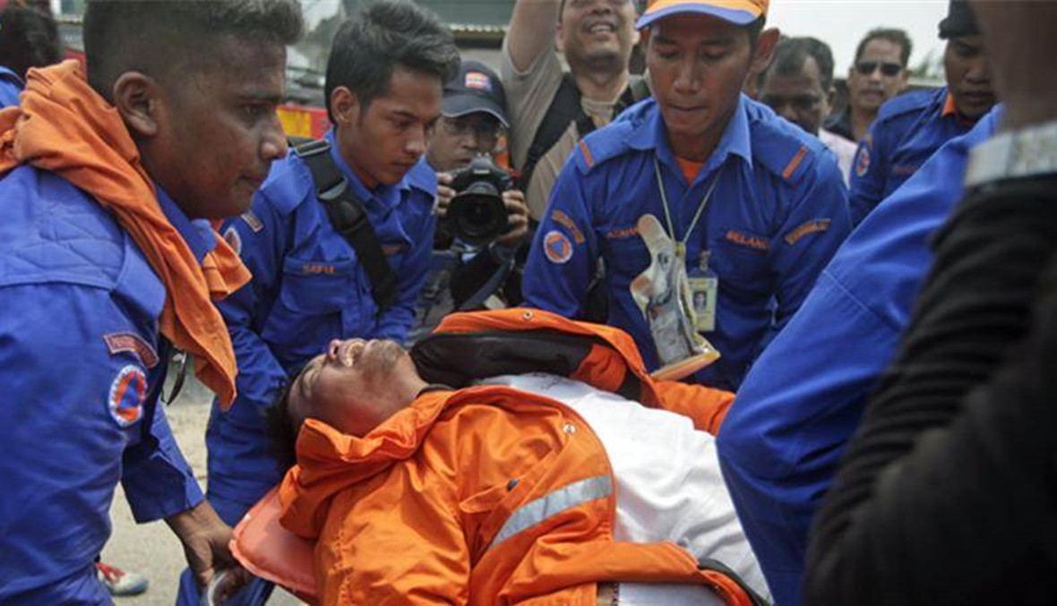 مركب غرق قبالة ماليزيا... 10 قتلى و30 مفقودا