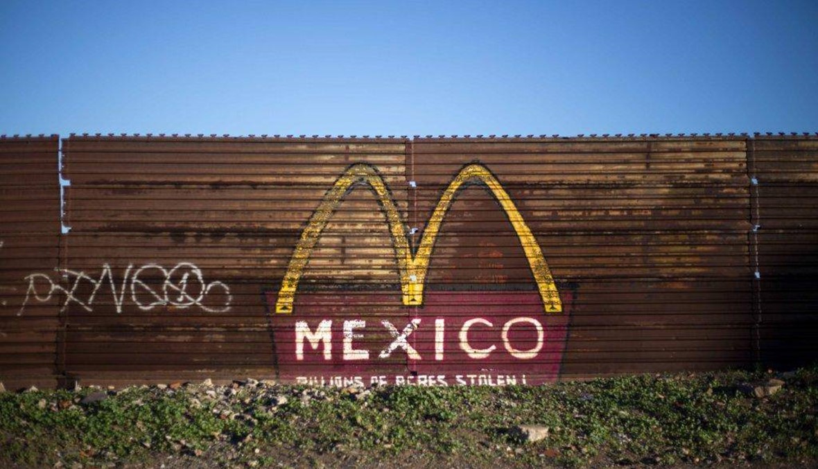 المكسيك تندد بـ"الجدار اللعين"... المعارضة تضغط على نييتو لالغاء زيارته لواشنطن