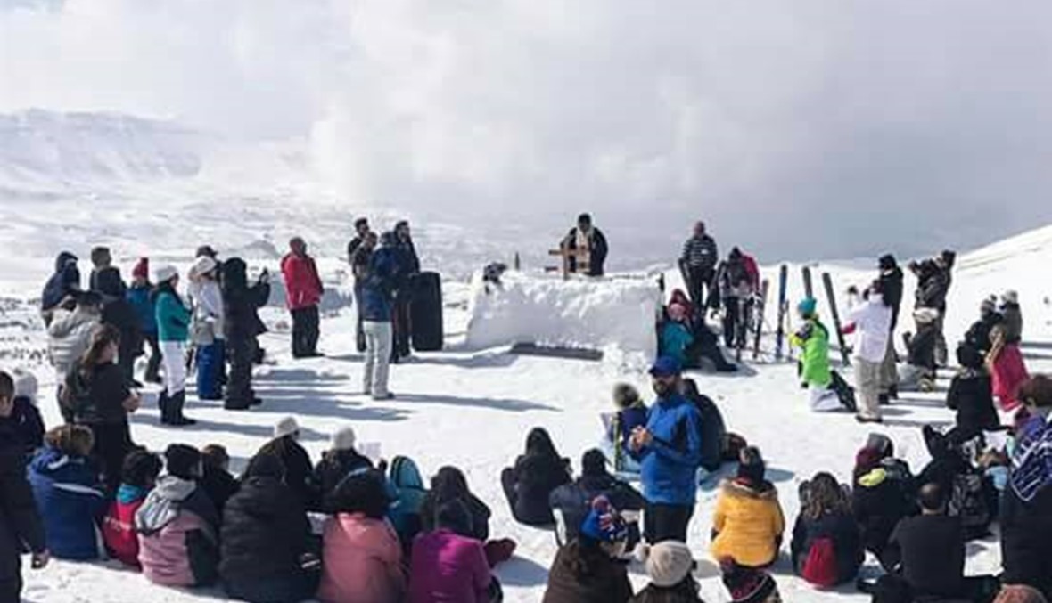 مدرّجات الأرز استقبلت الزوّار... قداس مار مارون على الثلج (صور)
