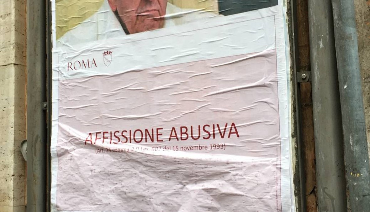 ملصقات ضد البابا فرنسيس في روما... المحافظون "يقنّصون" عليه