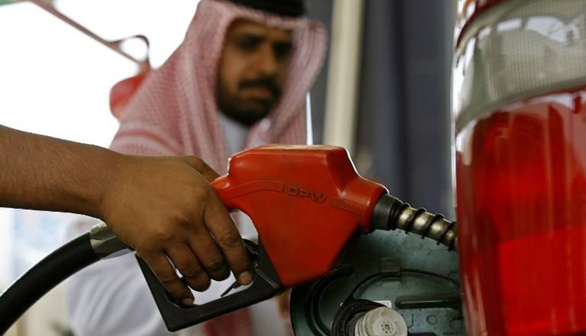 خفض كبير لإنتاج النفط السعودي يعزّز الالتزام بالاتفاق