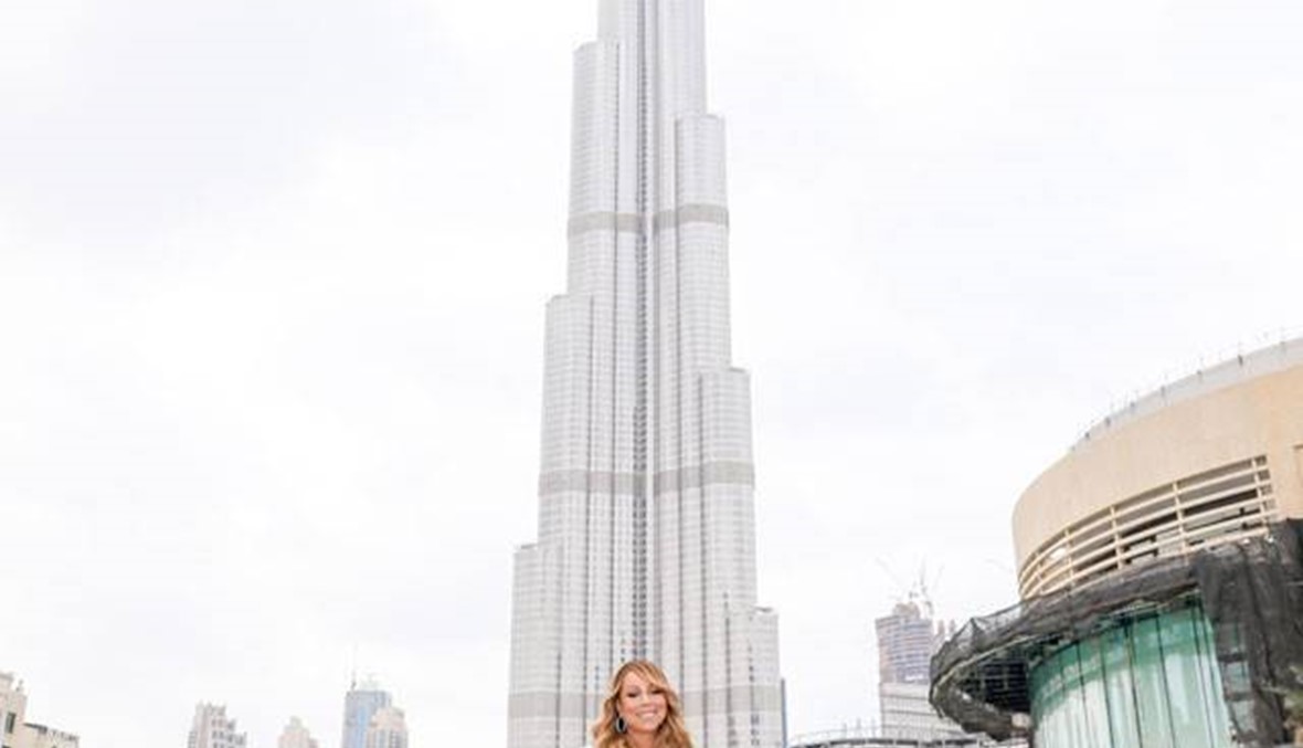 ماذا تفعل ماريا كاري قرب برج خليفة؟ (صور)