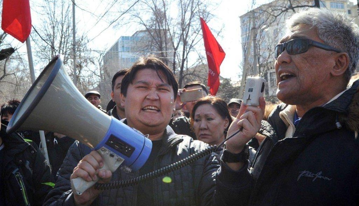 احتجاجات في قرغيزستان بعد توقيف أحد قادة المعارضة..."الحرية لتيكيباييف"