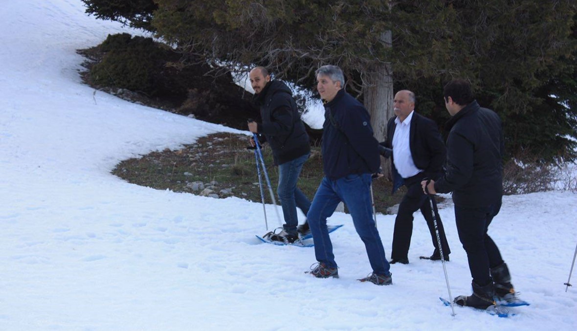 السفير التركي يقوم بجولة سياحية في اعالي جبال عكار