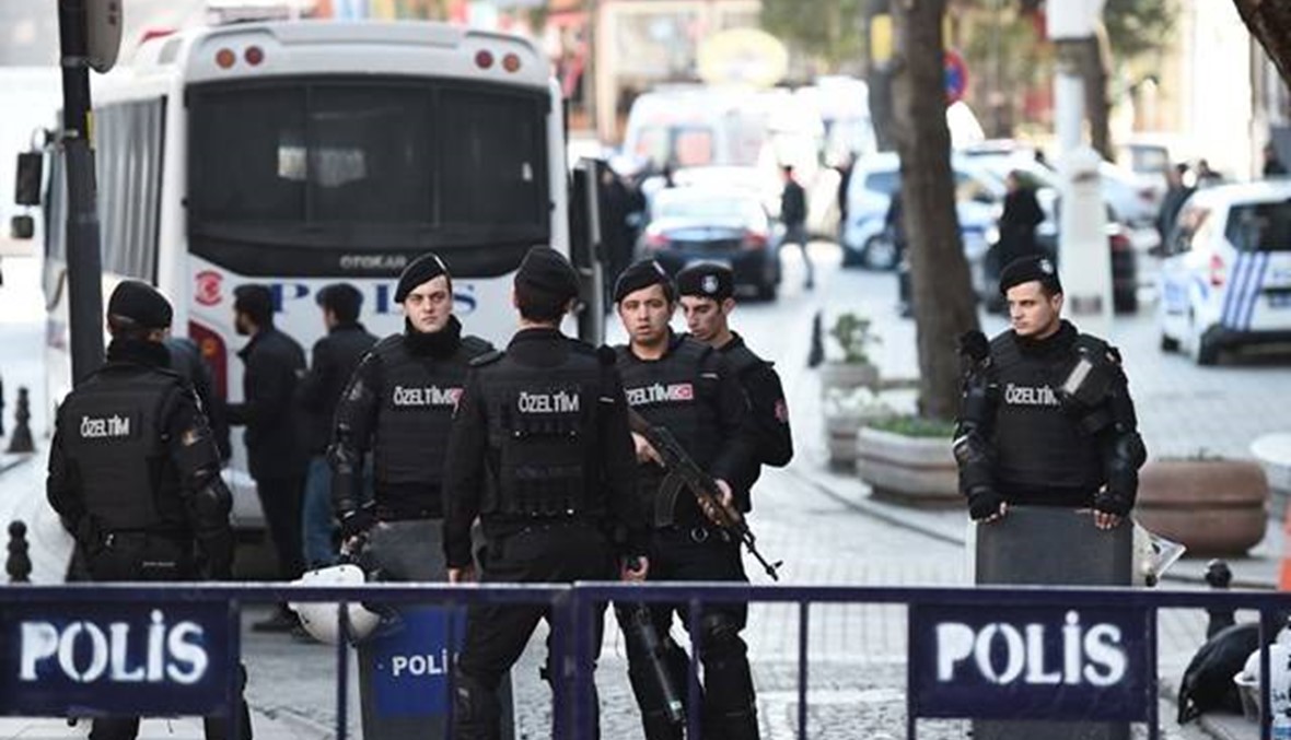 النبأ "مرير ومخيب للأمل"... تركيا تُودع صحافياً ألمانياً السجن الاحتياطي