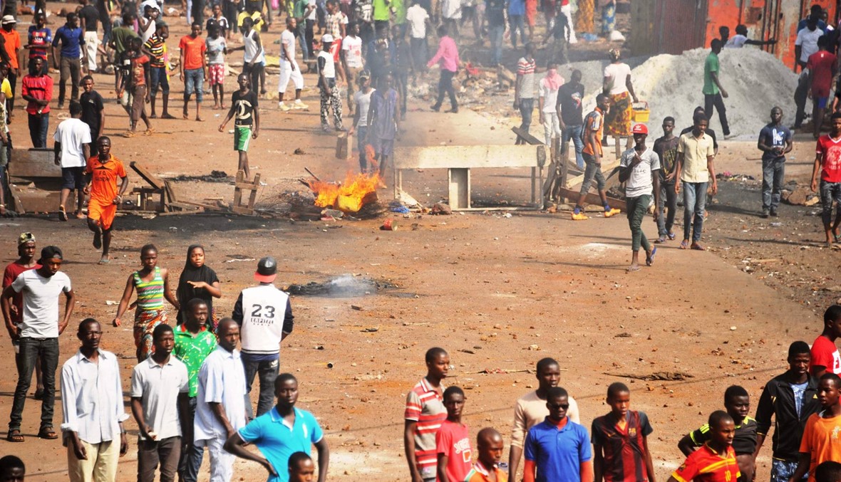 الاحتجاجات تحولت عنفاً دموياً... رئيس غينيا أقال ثلاثة وزراء