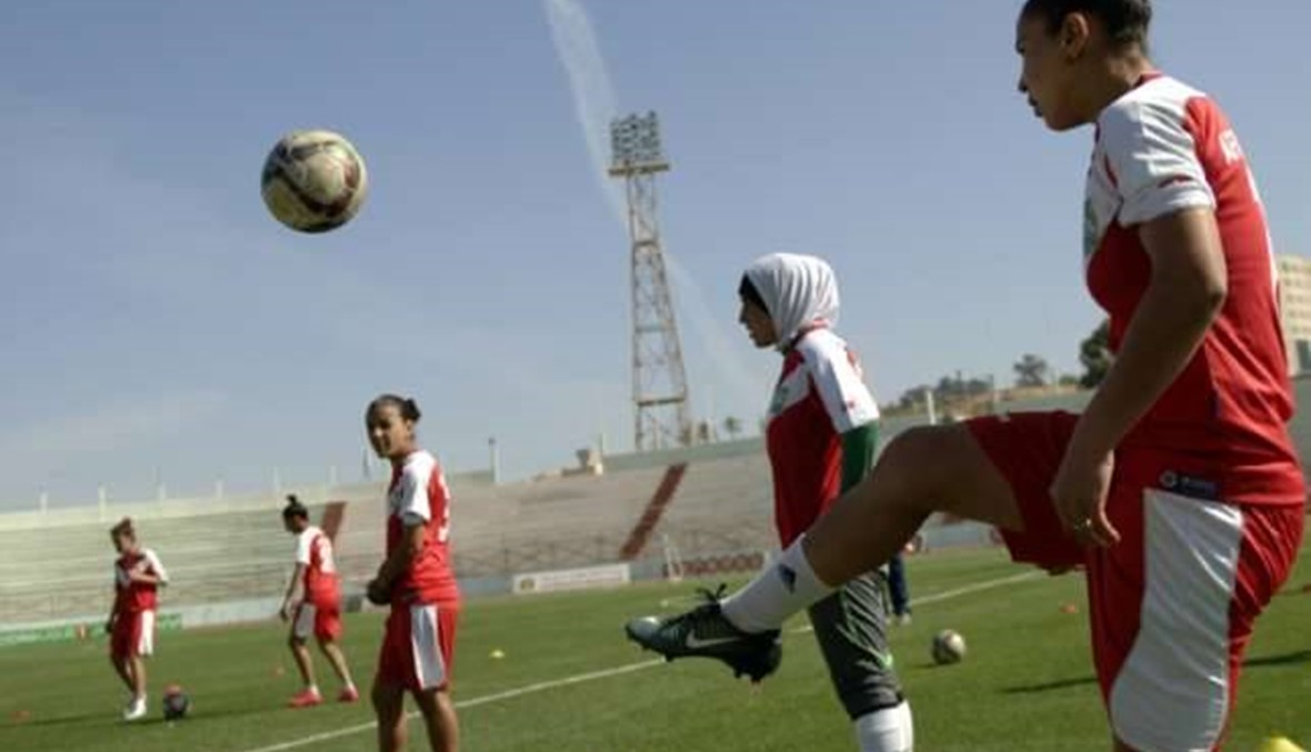 لاعبات كرة قدم جزائريات في مواجهة الضوابط الاجتماعية... والزواج