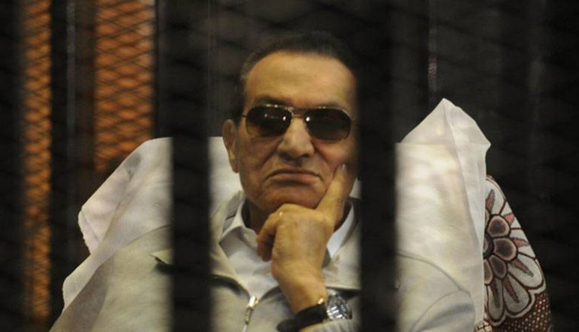تخلية حسني مبارك مع استمرار منعه من السفر