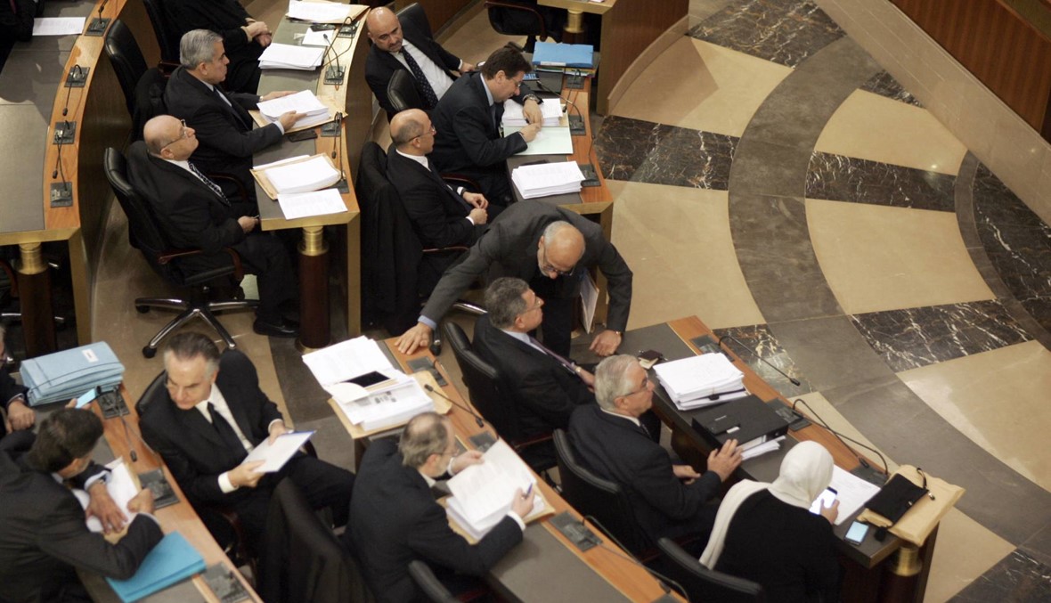 اللبنانيون "يصرخون" من الضرائب... ماذا تعني زيادة الـTVA؟