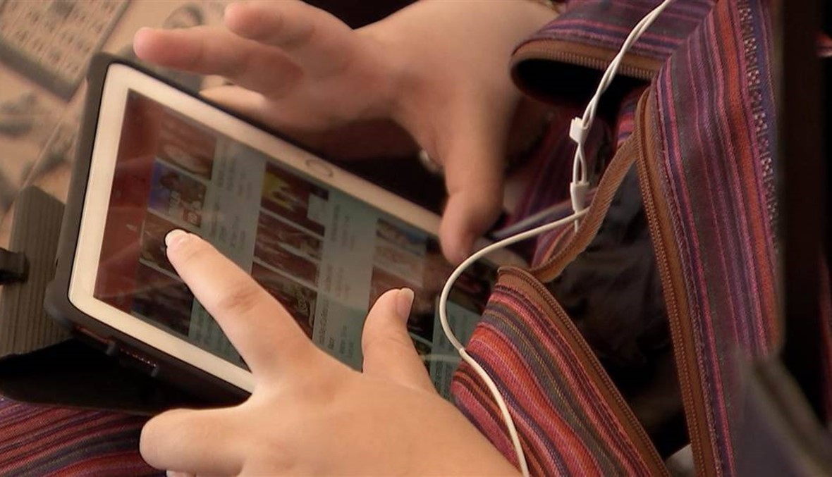 كيف يفسّر خبراء منع الأجهزة الالكترونية على الطائرات؟