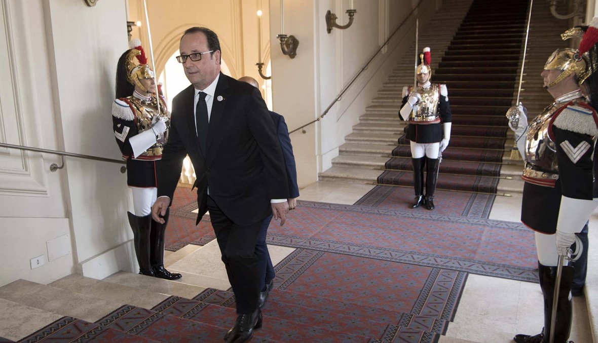 هولاند يتحدى المرشحين للرئاسة الفرنسية الذين يطالبون بالخروج من اوروبا