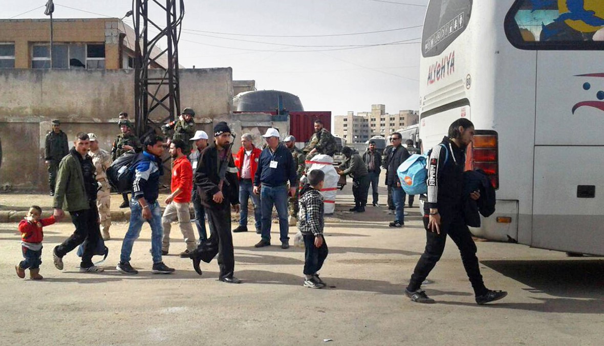مقاتلون يستأنفون انسحابهم من حمص... قتال عنيف عطّل الإجلاء من حي الوعر
