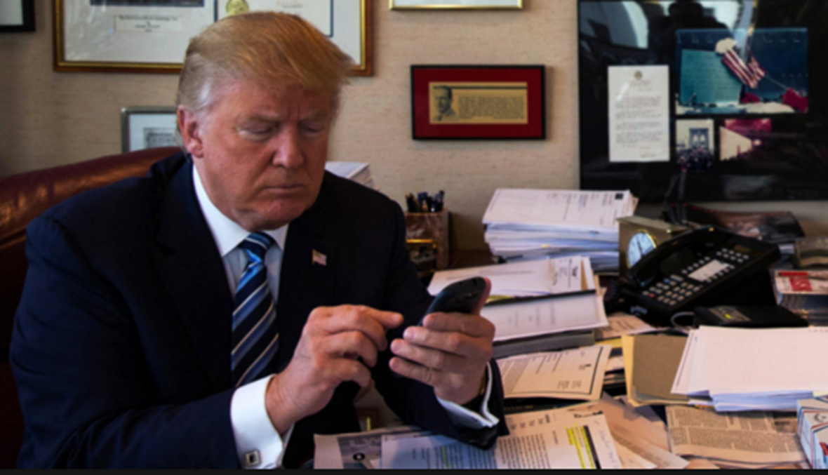 ترامب يستخدم هاتفا جديدا لكنه ما زال معرضا للقرصنة
