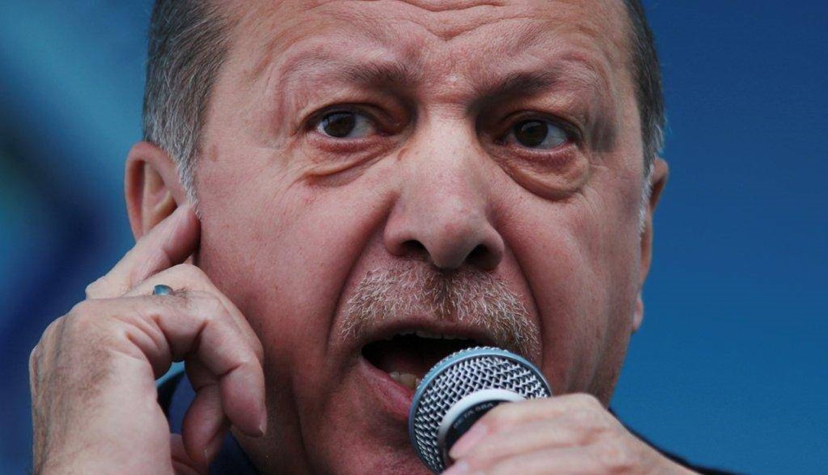 اردوغان يتصل ببوتين: "الهجوم الكيميائي" في سوريا "ليس مقبولا"