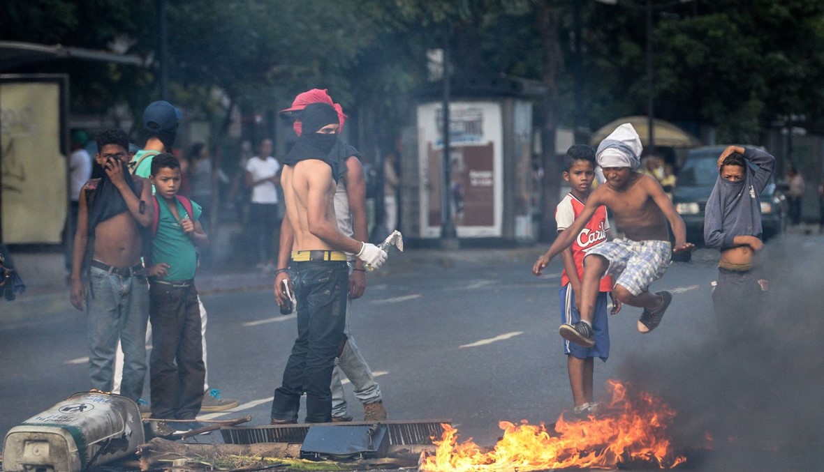 تظاهرة في فنزويلا: اشتباكات، غاز وخراطيم مياه (صور)