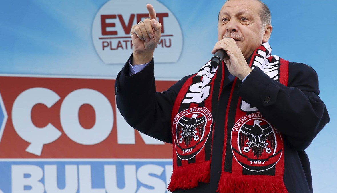 اردوغان والسباق المحموم إلى السلطة... أوقد الحماسة حتى فقد صوته (صور)