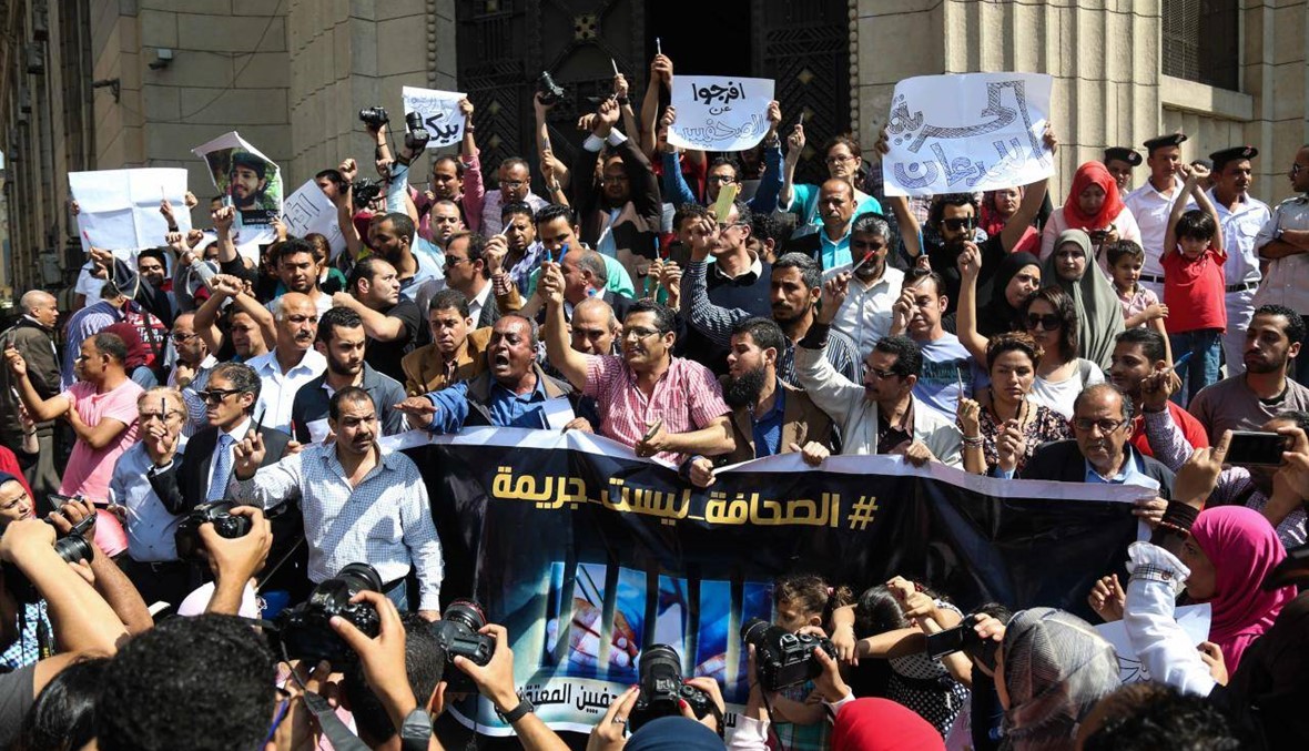 مصر تحت حكم السيسي: الرئيس "في مأزق"