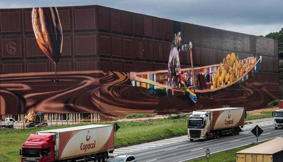 برازيلي يعمل على إنجاز "أكبر جدارية في العالم"
