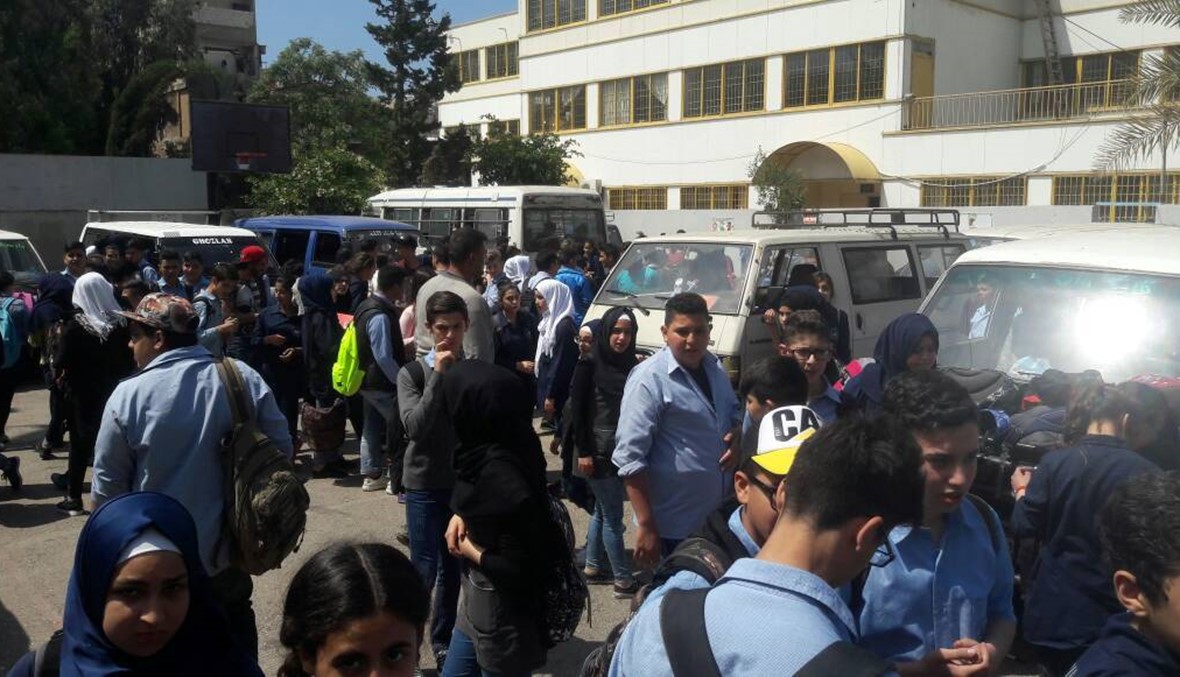 بالصور: عناصر تهاجم مدرسة فلسطينية في بيروت بالسيوف