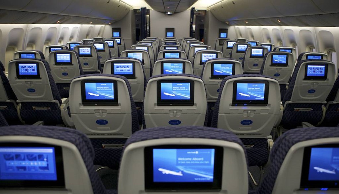 أيّ طيران سيدفع 10 آلاف دولار للركاب الذين يوافقون على التخلي عن مقاعدهم عند امتلاء الطائرة؟