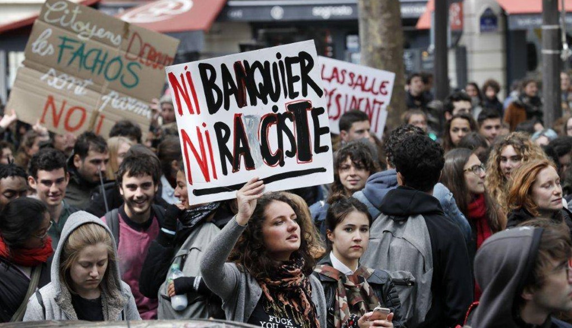 طلاب يتظاهرون وسط باريس..."لا لوبن، ولا ماكرون"