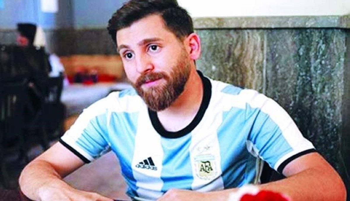"شبيه" ميسي الإيراني يضطر لتعلّم كرة القدم!