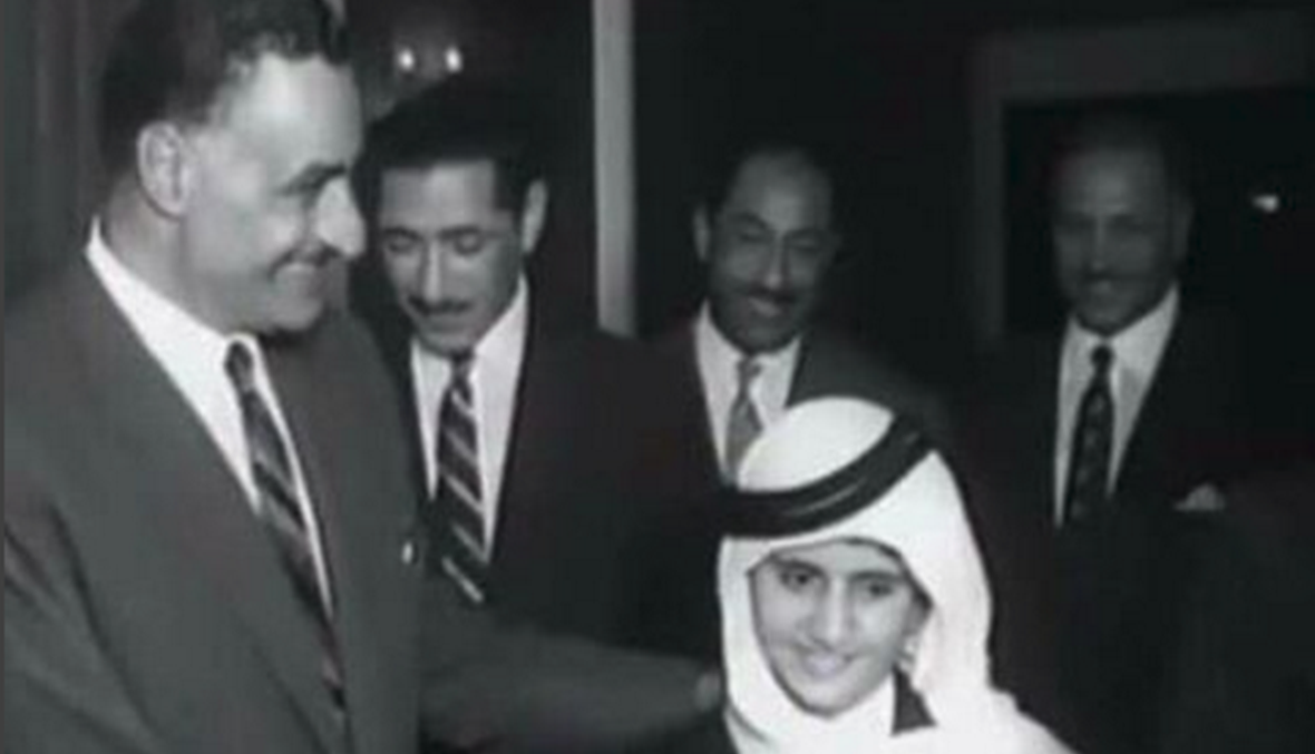 صورة وفيديو "نادران"... محمد بن راشد "طفل" مع جمال عبد الناصر