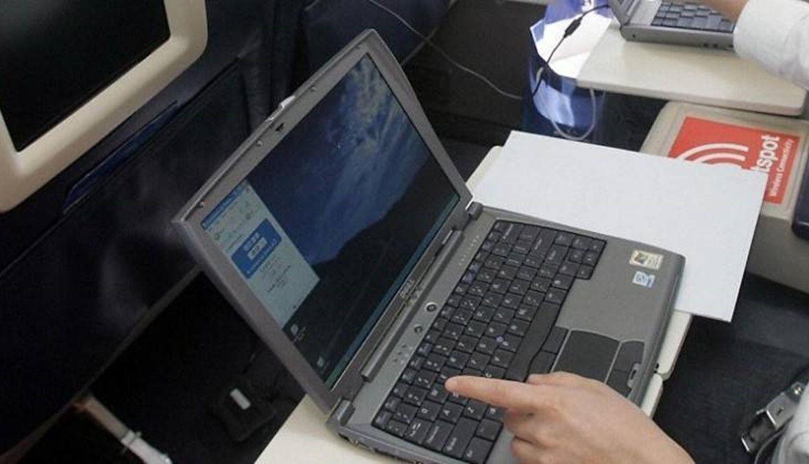 حقيقة منع أجهزة الكمبيوتر على كلّ الرحلات الجوية حول العالم