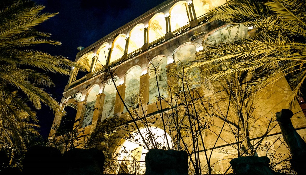 بالفيديو والصور: "بيت الزهر" تحوّل "خربة"... ماذا وعد مالك العقار ومن يتسلل ليلاً الى داخله؟