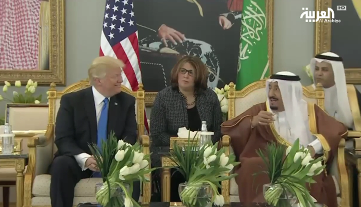 بالفيديو: هذا ما اوضحه الملك سلمان لترامب عن فنجان القهوة العربية