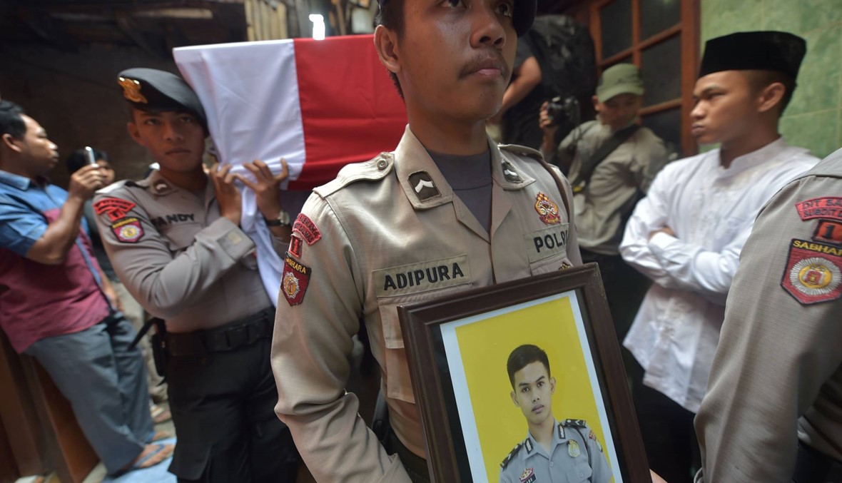 "داعش" يتبنى تفجيرين في اندونيسيا