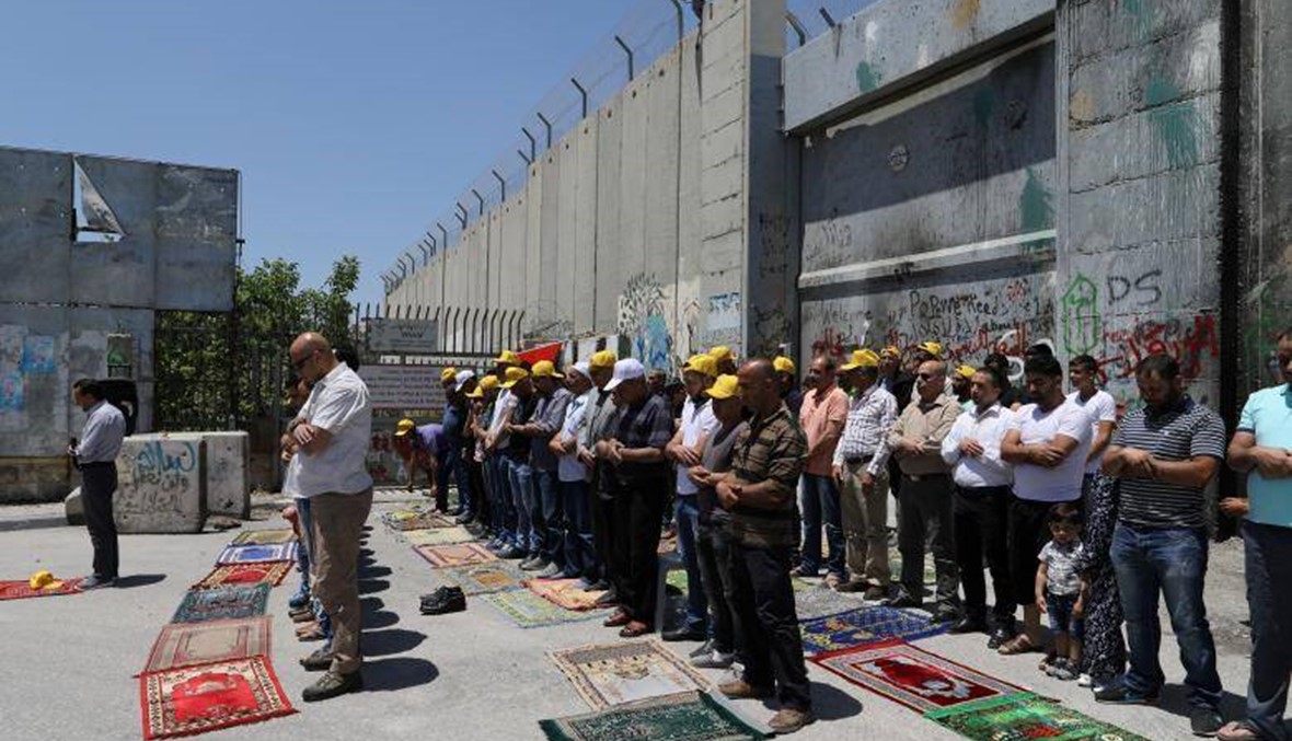 المعتقلون الفلسطينيون في السجون الاسرائيلية يعلقون اضرابهم عن الطعام