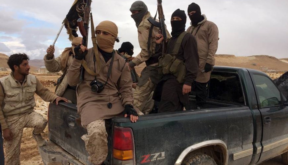 إشتباكات عنيفة بين "داعش" و "النصرة" في جرود عرسال وسقوط قتلى