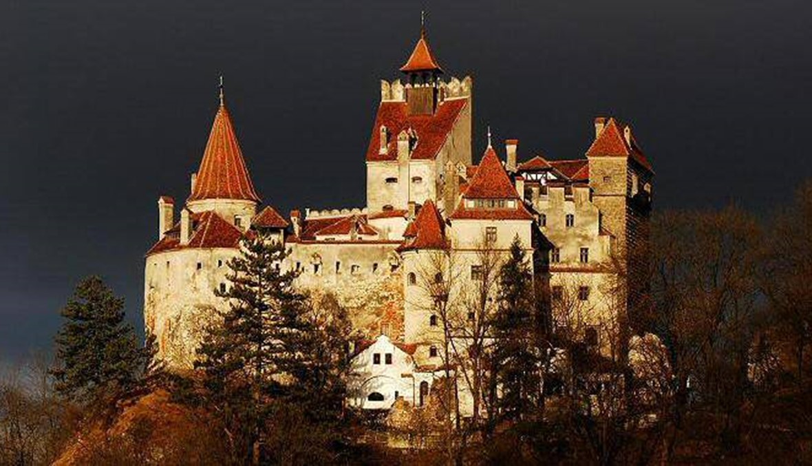 قلعة في رومانيا مسكونة بالدببة!