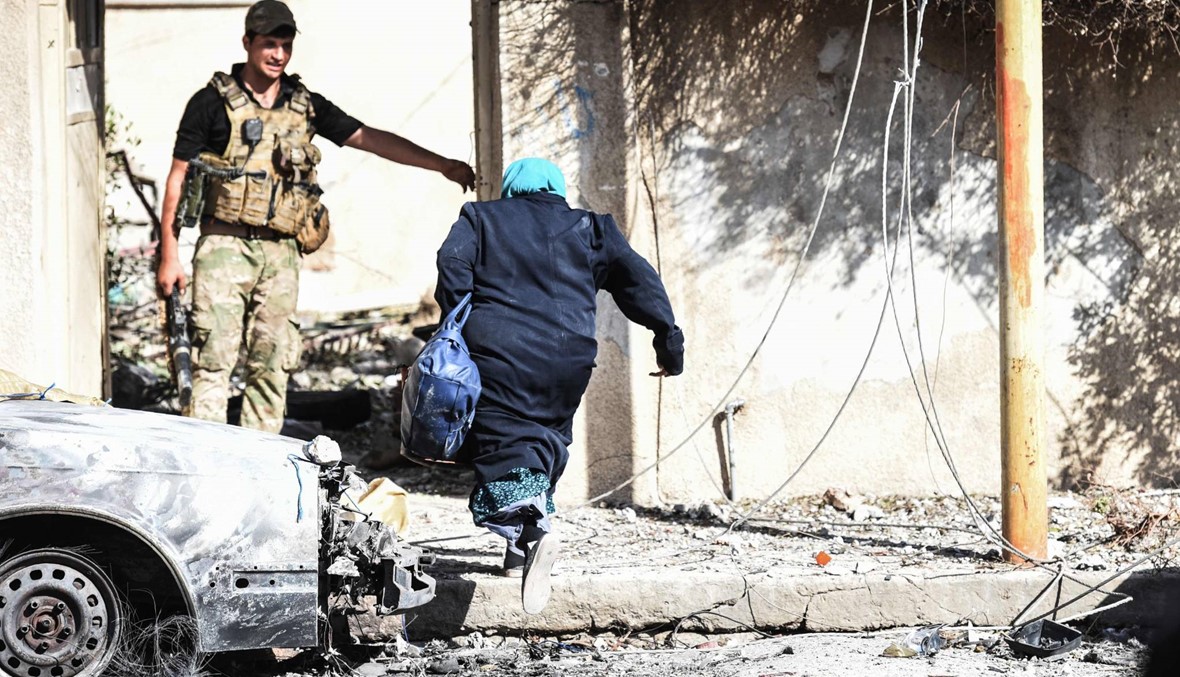 قنص "الدواعش" يحاصر المدنيين اثناء فرارهم من غرب الموصل