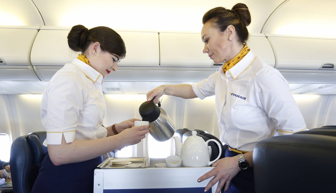 لمَ يجب أن تفكر مرتين قبل أن تطلب القهوة أو الشاي على متن طائرة؟