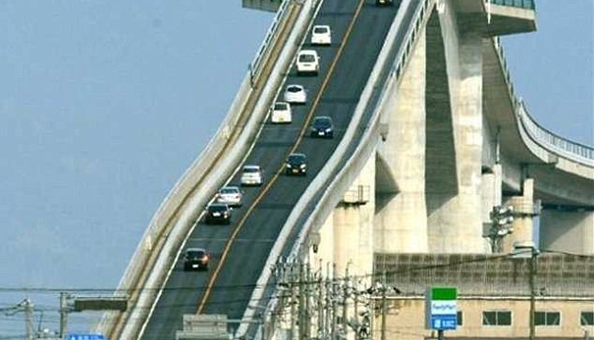 أغرب جسر في اليابان... أشبه بالـ"رولر كوستر"!