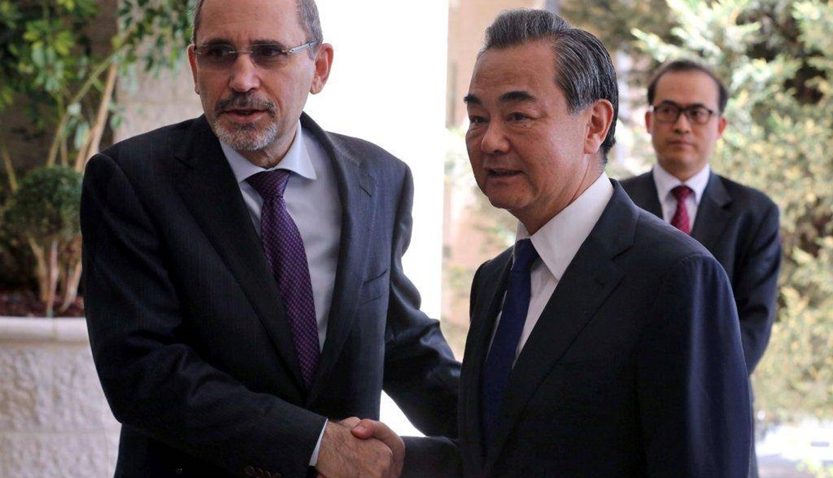 وزير الخارجية الصيني في عمان... "نتمسك بإيجاد حل سياسي للأزمة السورية"